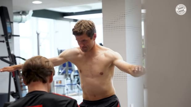 Behind the scenes: Lewandowski and Müller take performance tests